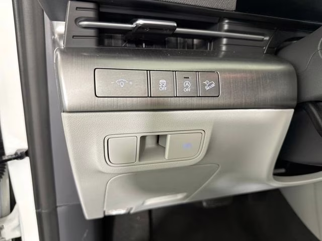 2026 Atlas White Hyundai Kona SE FWD SUV