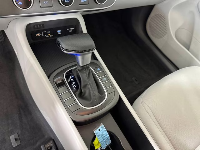 2026 Atlas White Hyundai Kona SE FWD SUV