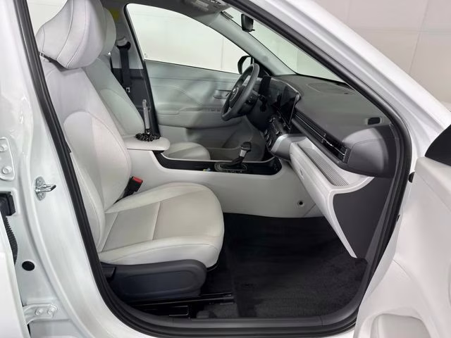 2026 Atlas White Hyundai Kona SE FWD SUV
