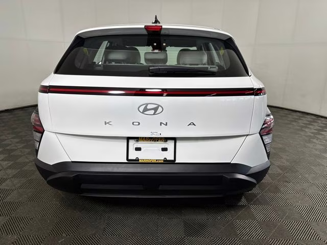 2026 Atlas White Hyundai Kona SE FWD SUV