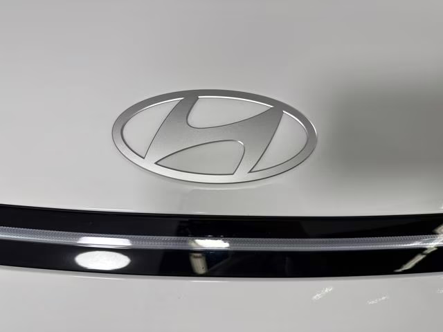 2026 Atlas White Hyundai Kona SE FWD SUV