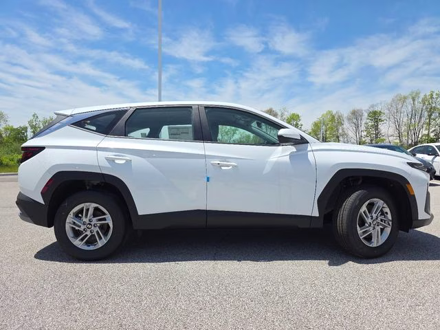 2026 White Pearl Hyundai Tucson SE AWD SUV