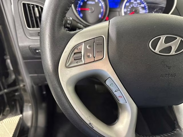 2013 Black Hyundai Tucson GLS AWD SUV
