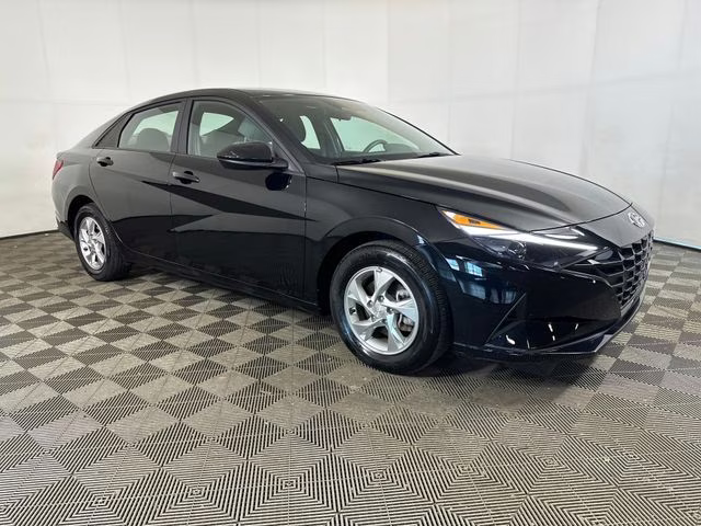 2023 Onyx Black Hyundai Elantra SE FWD Sedan