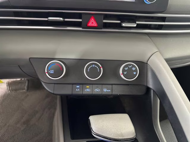 2023 Onyx Black Hyundai Elantra SE FWD Sedan