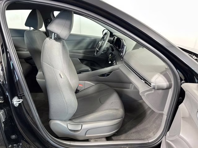 2023 Onyx Black Hyundai Elantra SE FWD Sedan