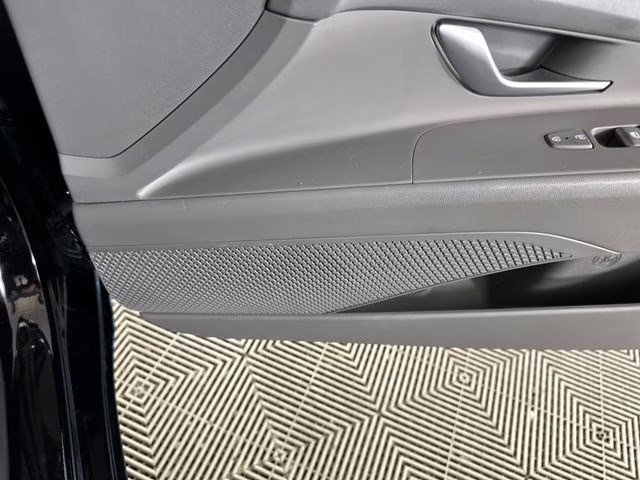 2023 Onyx Black Hyundai Elantra SE FWD Sedan