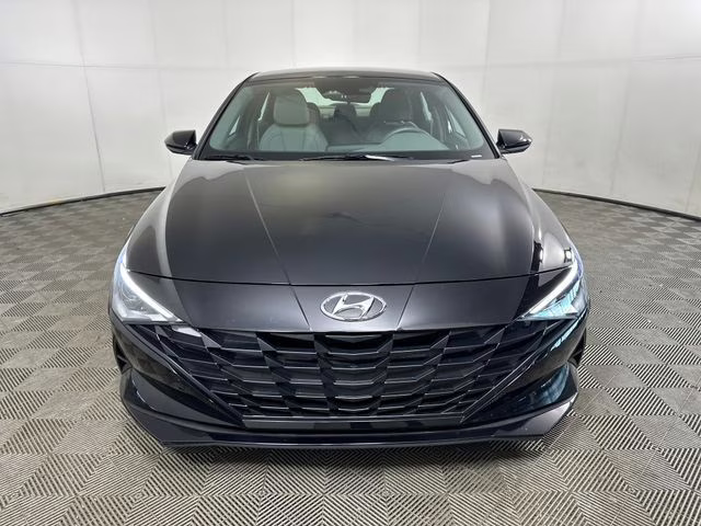 2023 Onyx Black Hyundai Elantra SE FWD Sedan