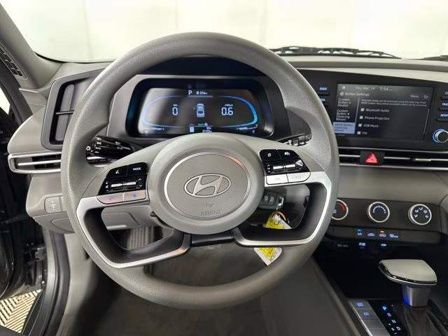 2025 Amazon Gray Hyundai Elantra SE FWD Sedan