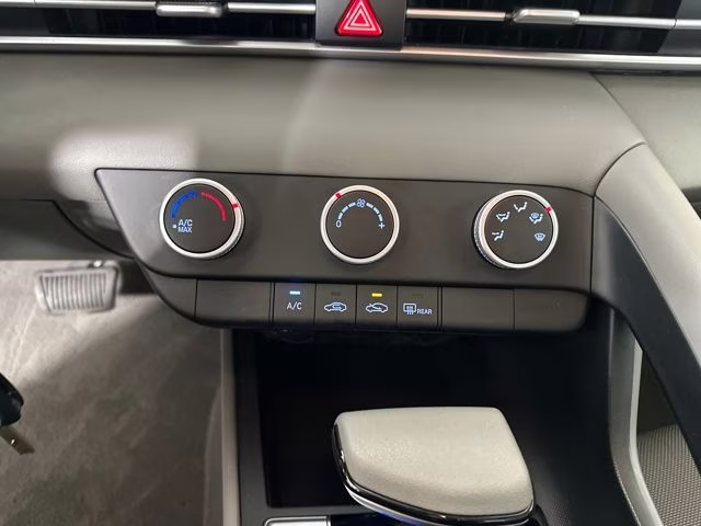 2025 Amazon Gray Hyundai Elantra SE FWD Sedan