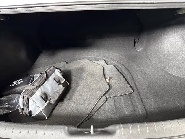 2025 Amazon Gray Hyundai Elantra SE FWD Sedan