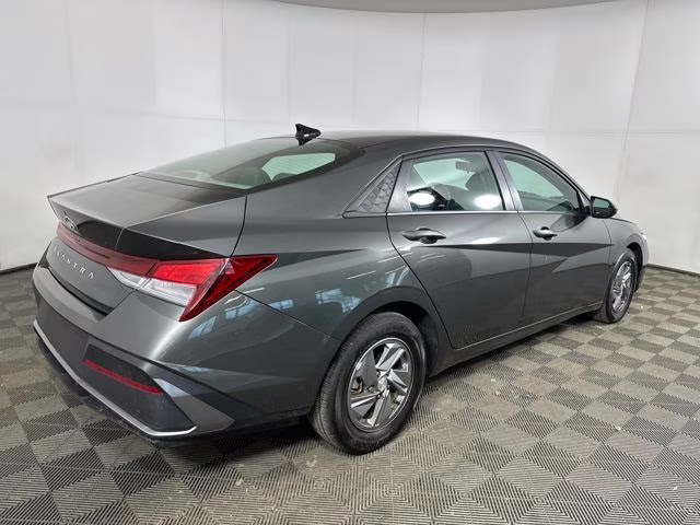 2025 Amazon Gray Hyundai Elantra SE FWD Sedan