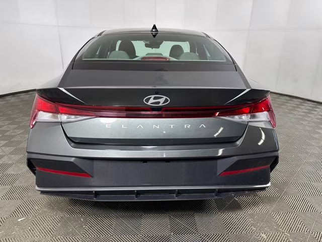 2025 Amazon Gray Hyundai Elantra SE FWD Sedan