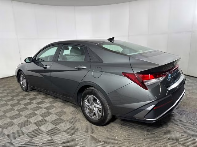 2025 Amazon Gray Hyundai Elantra SE FWD Sedan