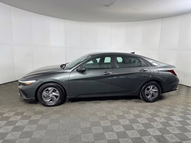 2025 Amazon Gray Hyundai Elantra SE FWD Sedan