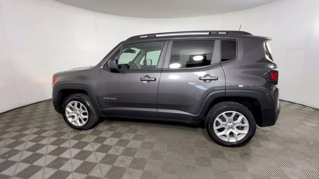 2018 Gray Jeep Renegade Latitude 4X4 SUV