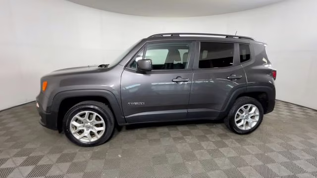 2018 Gray Jeep Renegade Latitude 4X4 SUV