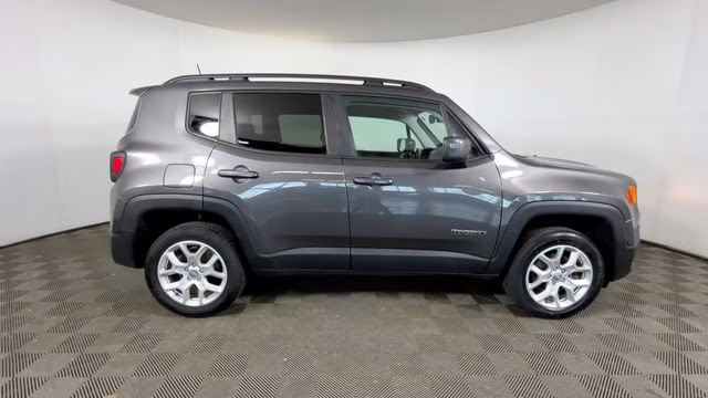 2018 Gray Jeep Renegade Latitude 4X4 SUV