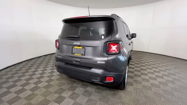 2018 Gray Jeep Renegade Latitude 4X4 SUV