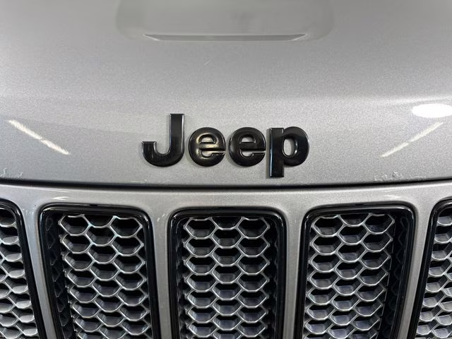2015 Billet Silver Metallic Clearcoat Jeep Grand Cherokee Altitude 4X4 SUV