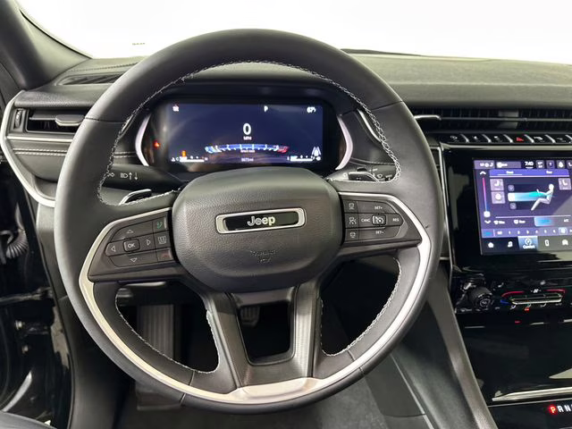 2023 Diamond Black Crystal Pearlcoat Jeep Grand Cherokee L Altitude 4X4 SUV