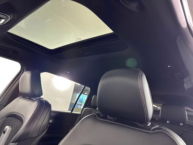 2023 Diamond Black Crystal Pearlcoat Jeep Grand Cherokee L Altitude 4X4 SUV