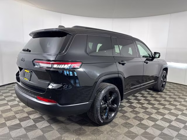2023 Diamond Black Crystal Pearlcoat Jeep Grand Cherokee L Altitude 4X4 SUV