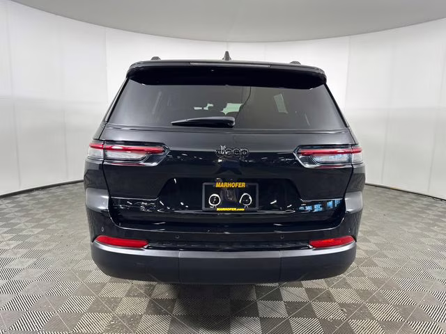 2023 Diamond Black Crystal Pearlcoat Jeep Grand Cherokee L Altitude 4X4 SUV
