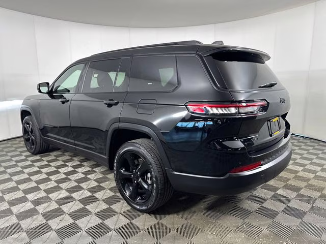 2023 Diamond Black Crystal Pearlcoat Jeep Grand Cherokee L Altitude 4X4 SUV