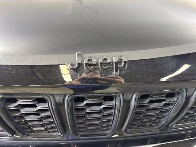 2023 Diamond Black Crystal Pearlcoat Jeep Grand Cherokee L Altitude 4X4 SUV