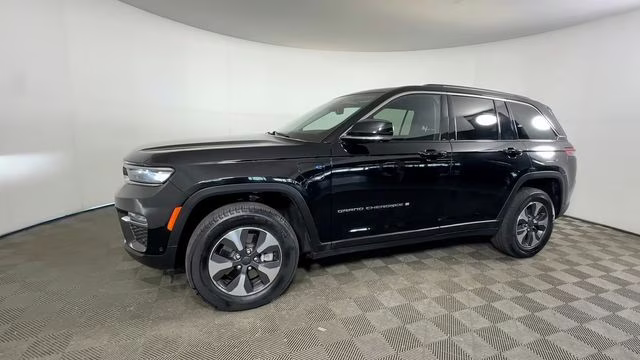 2023 Diamond Black Crystal Pearlcoat Jeep Grand Cherokee 4xe 4X4 SUV