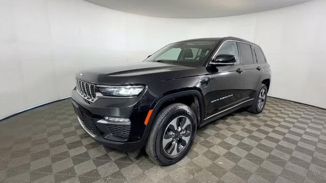 2023 Diamond Black Crystal Pearlcoat Jeep Grand Cherokee 4xe 4X4 SUV