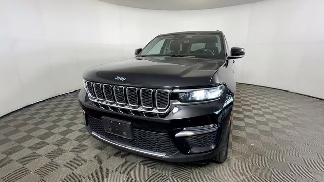 2023 Diamond Black Crystal Pearlcoat Jeep Grand Cherokee 4xe 4X4 SUV