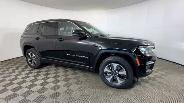2023 Diamond Black Crystal Pearlcoat Jeep Grand Cherokee 4xe 4X4 SUV
