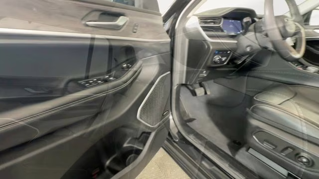 2023 Diamond Black Crystal Pearlcoat Jeep Grand Cherokee 4xe 4X4 SUV
