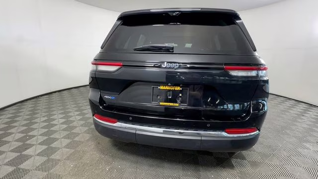 2023 Diamond Black Crystal Pearlcoat Jeep Grand Cherokee 4xe 4X4 SUV