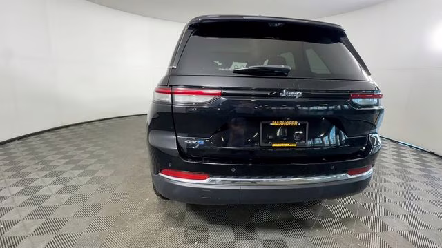 2023 Diamond Black Crystal Pearlcoat Jeep Grand Cherokee 4xe 4X4 SUV