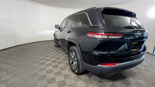 2023 Diamond Black Crystal Pearlcoat Jeep Grand Cherokee 4xe 4X4 SUV