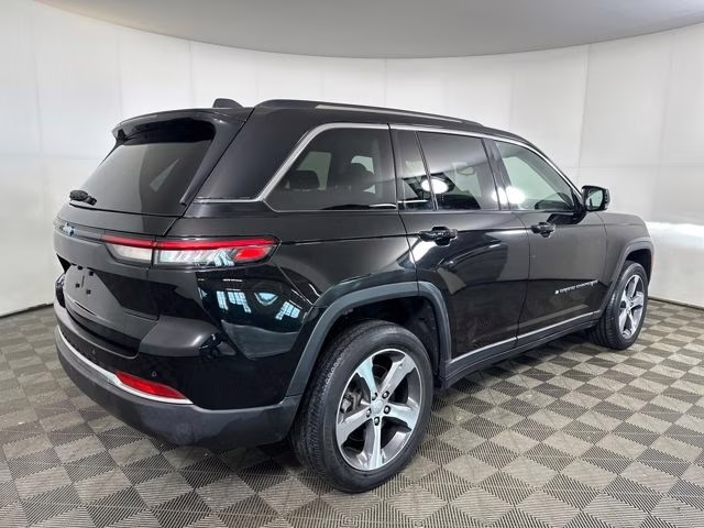 2023 Diamond Black Crystal Pearlcoat Jeep Grand Cherokee 4xe 4X4 SUV