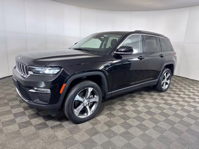 2023 Diamond Black Crystal Pearlcoat Jeep Grand Cherokee 4xe 4X4 SUV