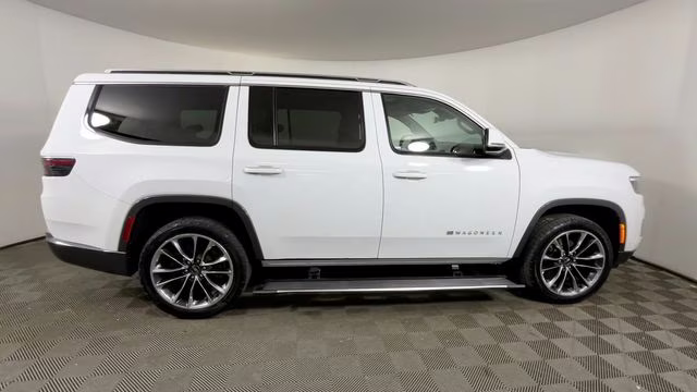 2022 Bright White Clearcoat Jeep Wagoneer Series III 4X4 SUV