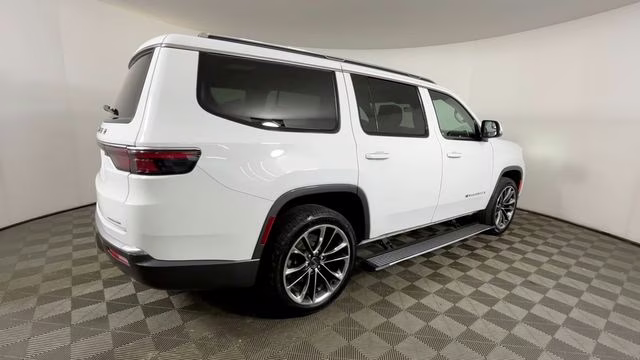 2022 Bright White Clearcoat Jeep Wagoneer Series III 4X4 SUV