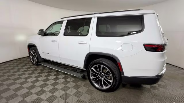 2022 Bright White Clearcoat Jeep Wagoneer Series III 4X4 SUV