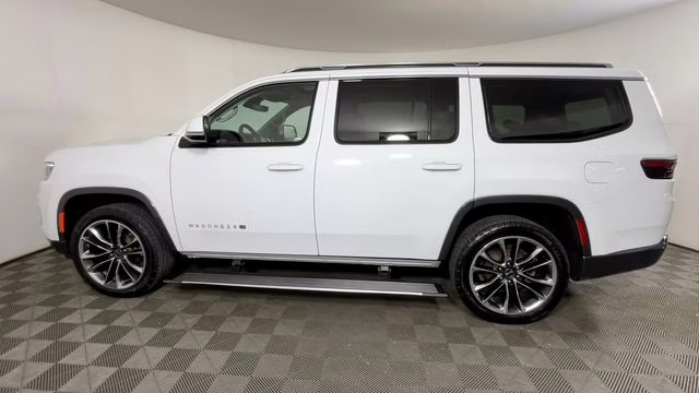 2022 Bright White Clearcoat Jeep Wagoneer Series III 4X4 SUV
