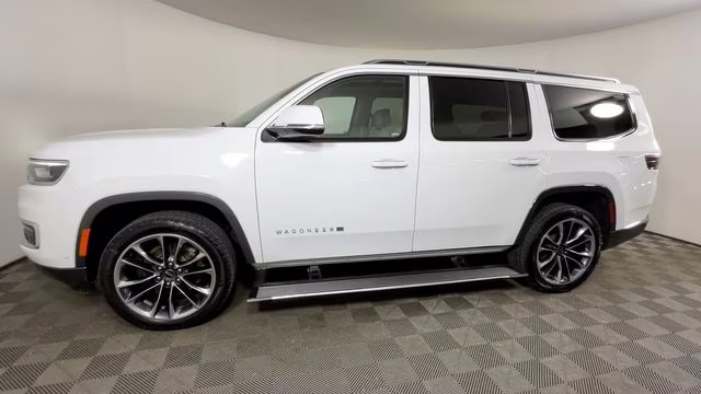 2022 Bright White Clearcoat Jeep Wagoneer Series III 4X4 SUV