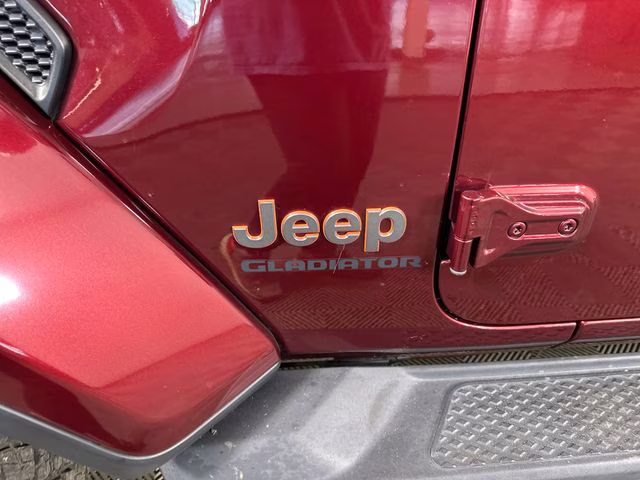 2021 Snazzberry Pearlcoat Jeep Gladiator Mojave 4X4 Truck