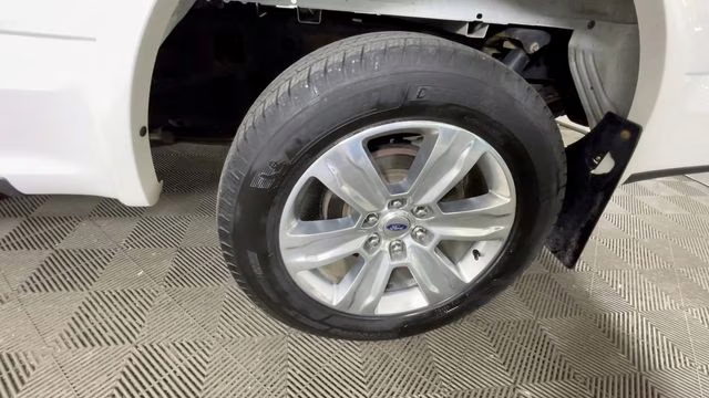 2019 White Platinum Clearcoat Metallic Ford F-150 Platinum 4X4 Truck