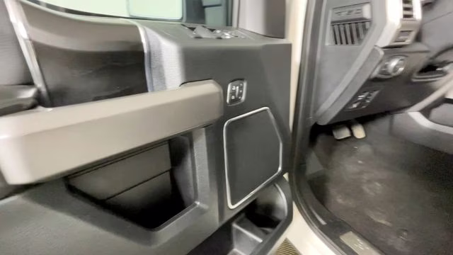 2019 White Platinum Clearcoat Metallic Ford F-150 Platinum 4X4 Truck