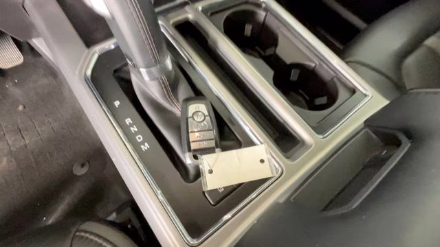 2019 White Platinum Clearcoat Metallic Ford F-150 Platinum 4X4 Truck