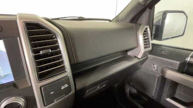 2019 White Platinum Clearcoat Metallic Ford F-150 Platinum 4X4 Truck